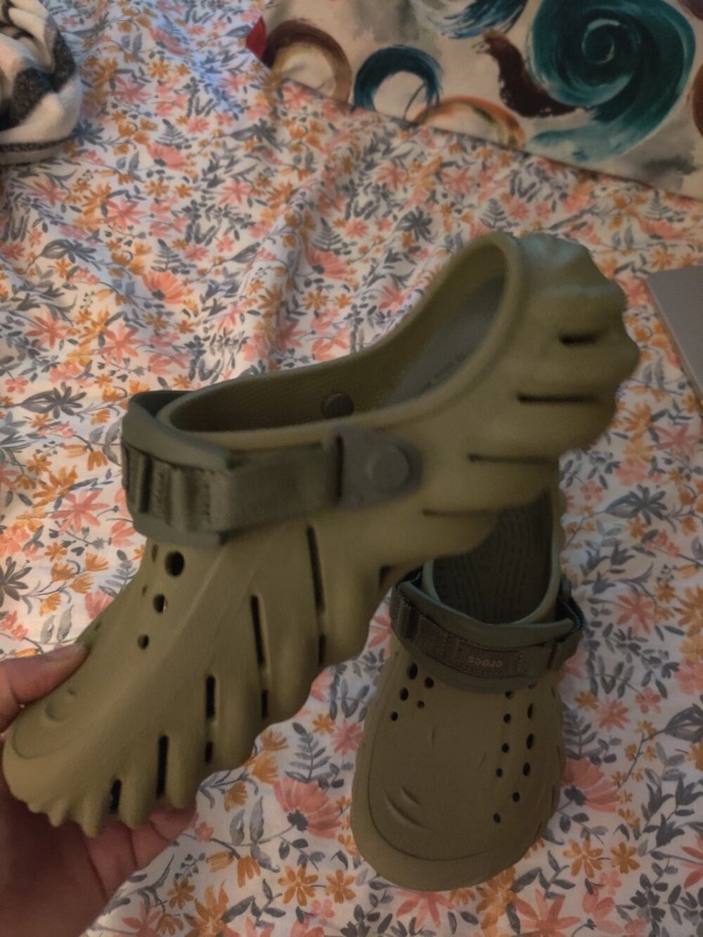 crocs - Picture 3 of 6